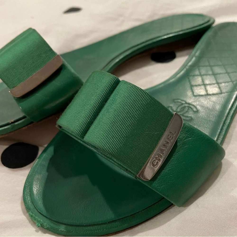 CHANEL EMERALD SANDALS - Picture 7 of 10